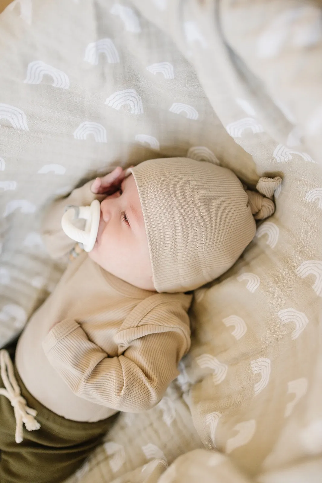 Oatmeal Organic Ribbed Newborn Knot Hat